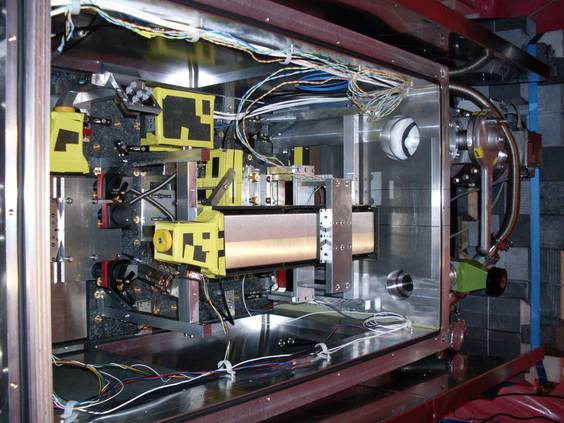 Picture of the instrument developed at TUM, allowing to measure the different quantum states of neutrons. Picture: TUM